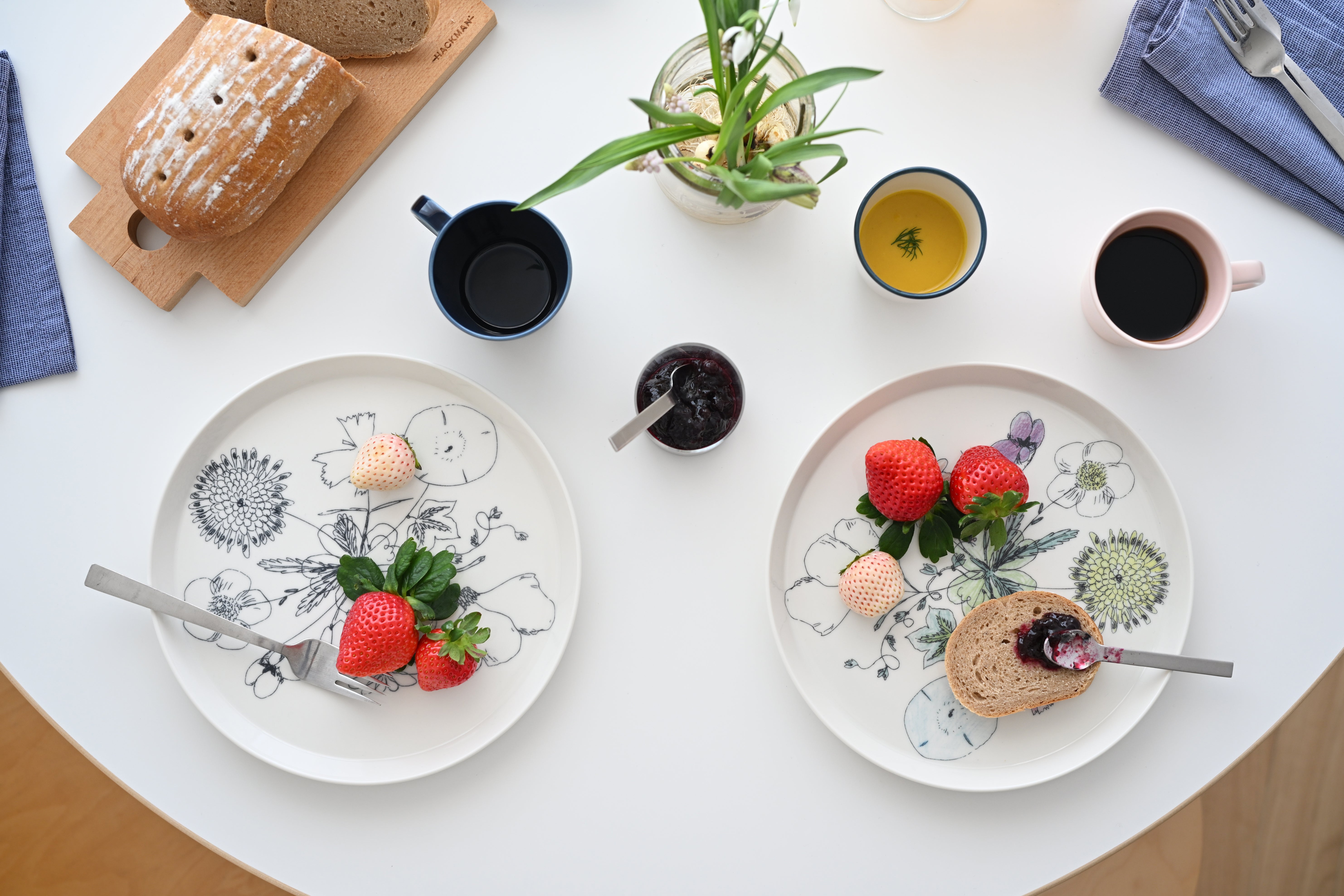 春の訪れ、食卓に“彩”を添える花束プレート – Mustakivi