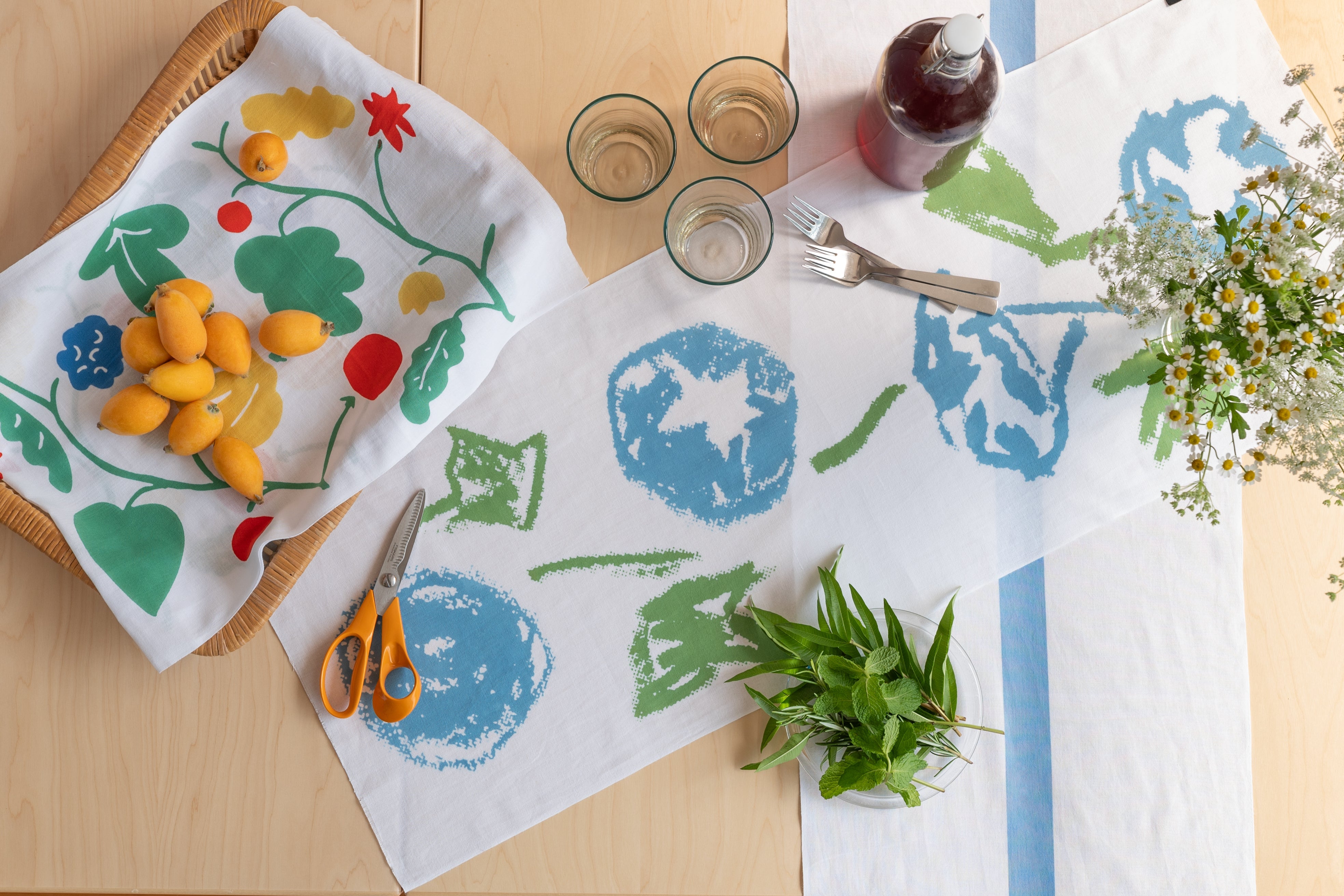 夏の記憶と風景をてぬぐいに – Mustakivi