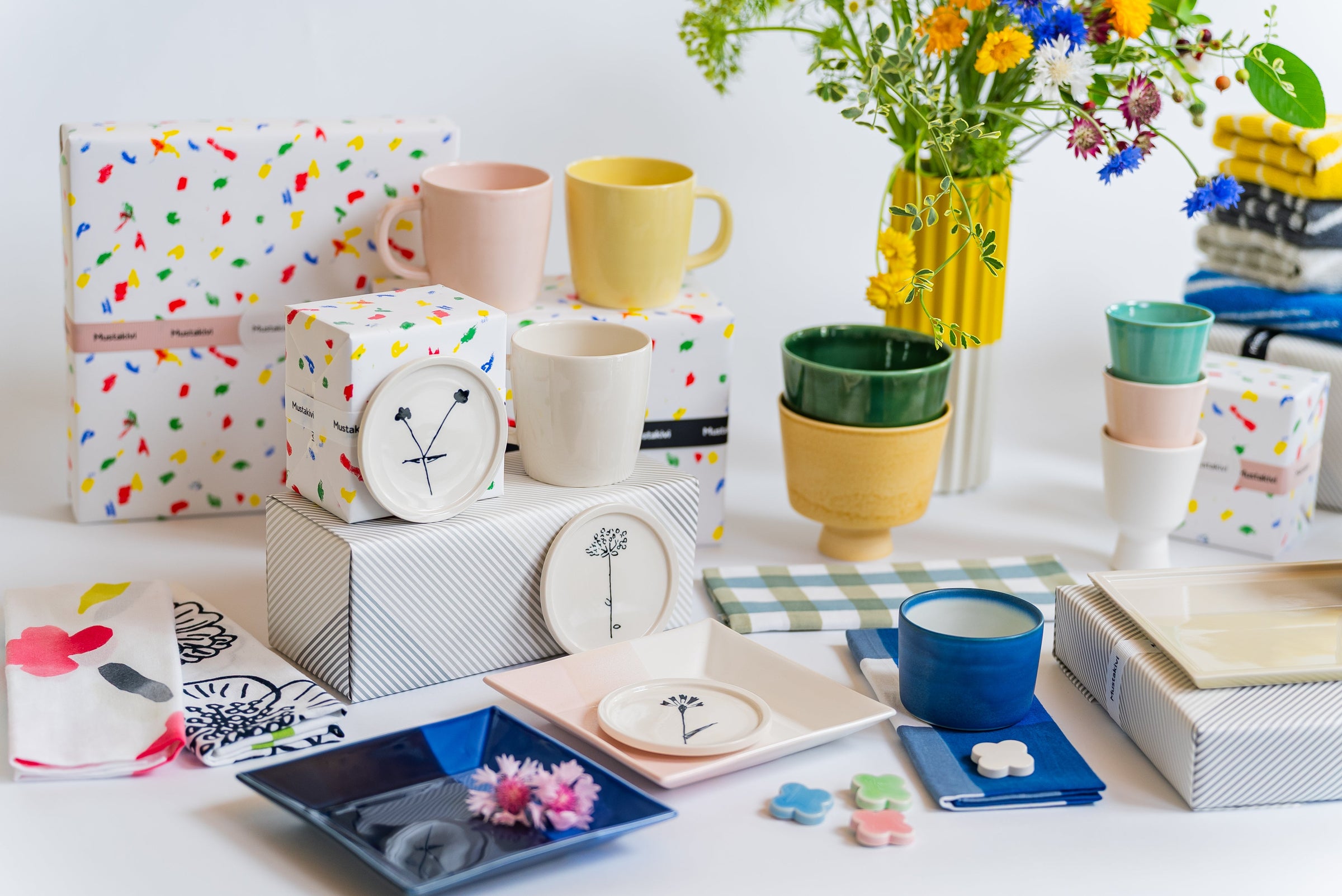 Mustakiviのデザインを贈る、特別な引き出物