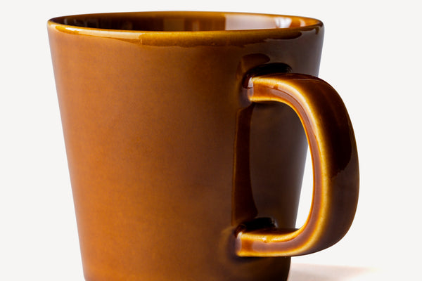 SUORA マグカップ BROWN | 石本藤雄デザインの食器、雑貨の通販