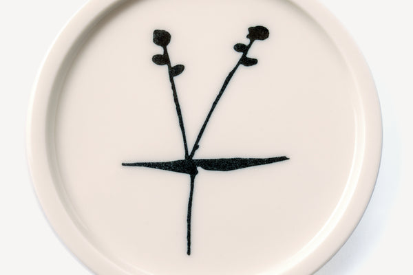 小皿 | 石本藤雄デザインの食器、雑貨の通販ムスタキビ – Mustakivi 小皿 | 石本藤雄デザインの食器、雑貨の通販ムスタキビ – Mustakivi