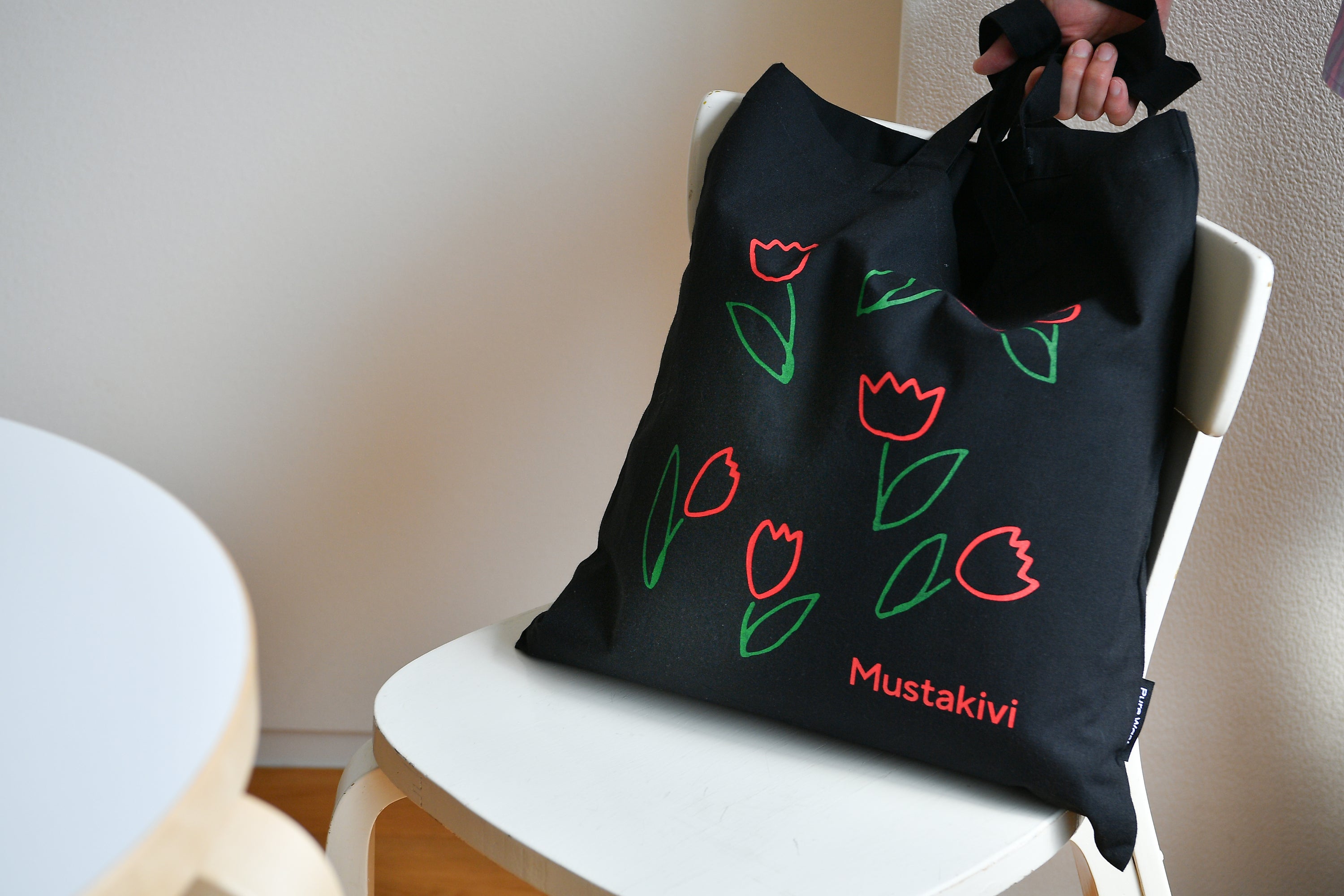 Mustakivi トートバッグ 春