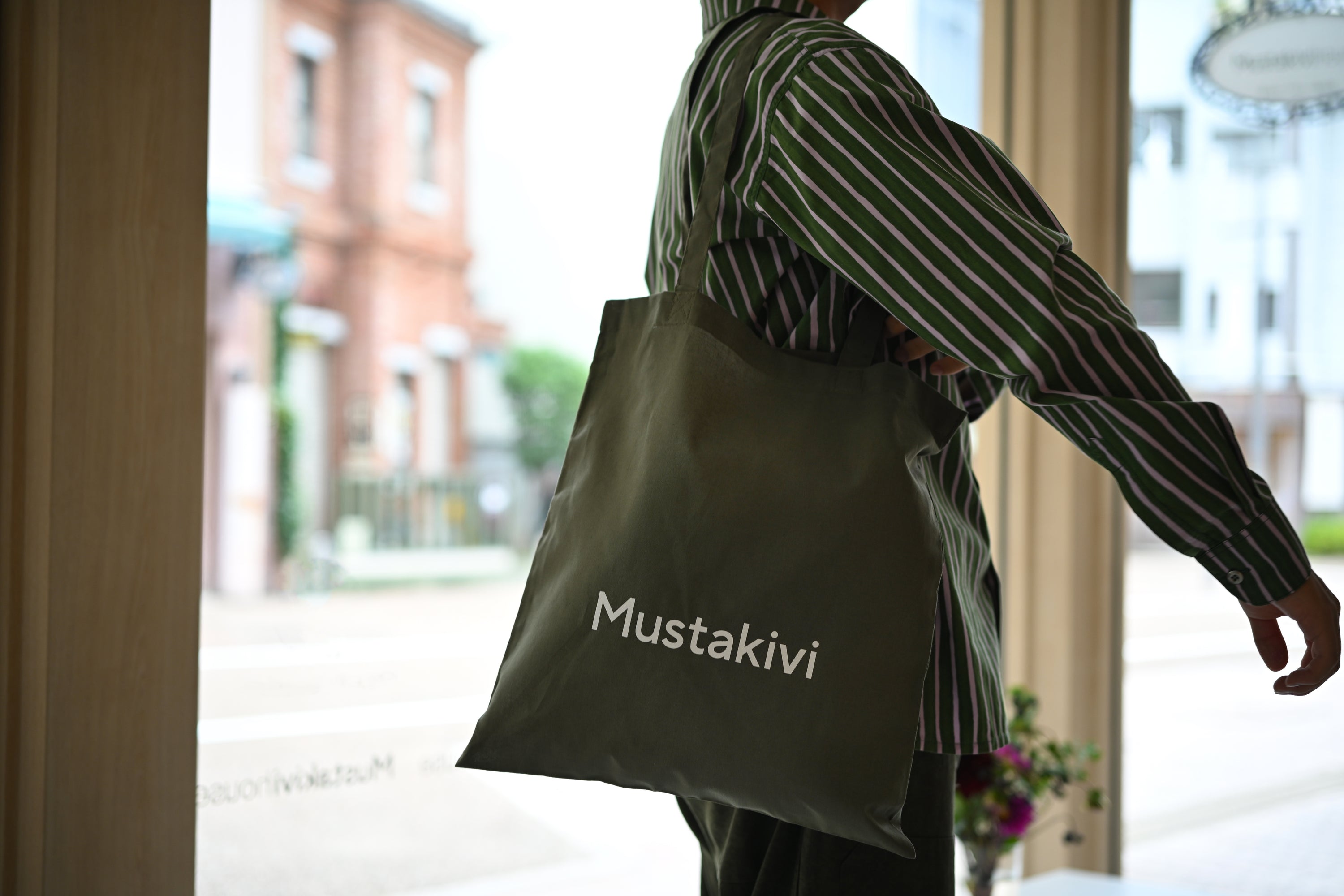 Mustakivi ロゴトートバッグ OLIVE
