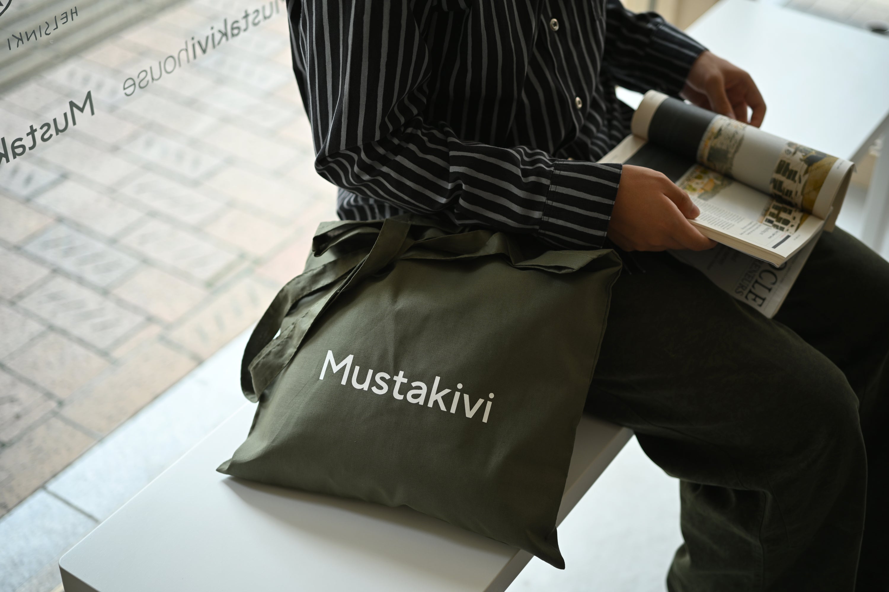 Mustakivi ロゴトートバッグ OLIVE