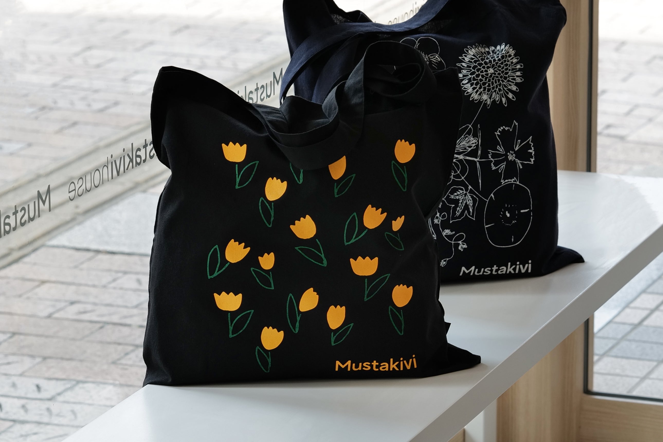 Mustakivi トートバッグ チューリップII