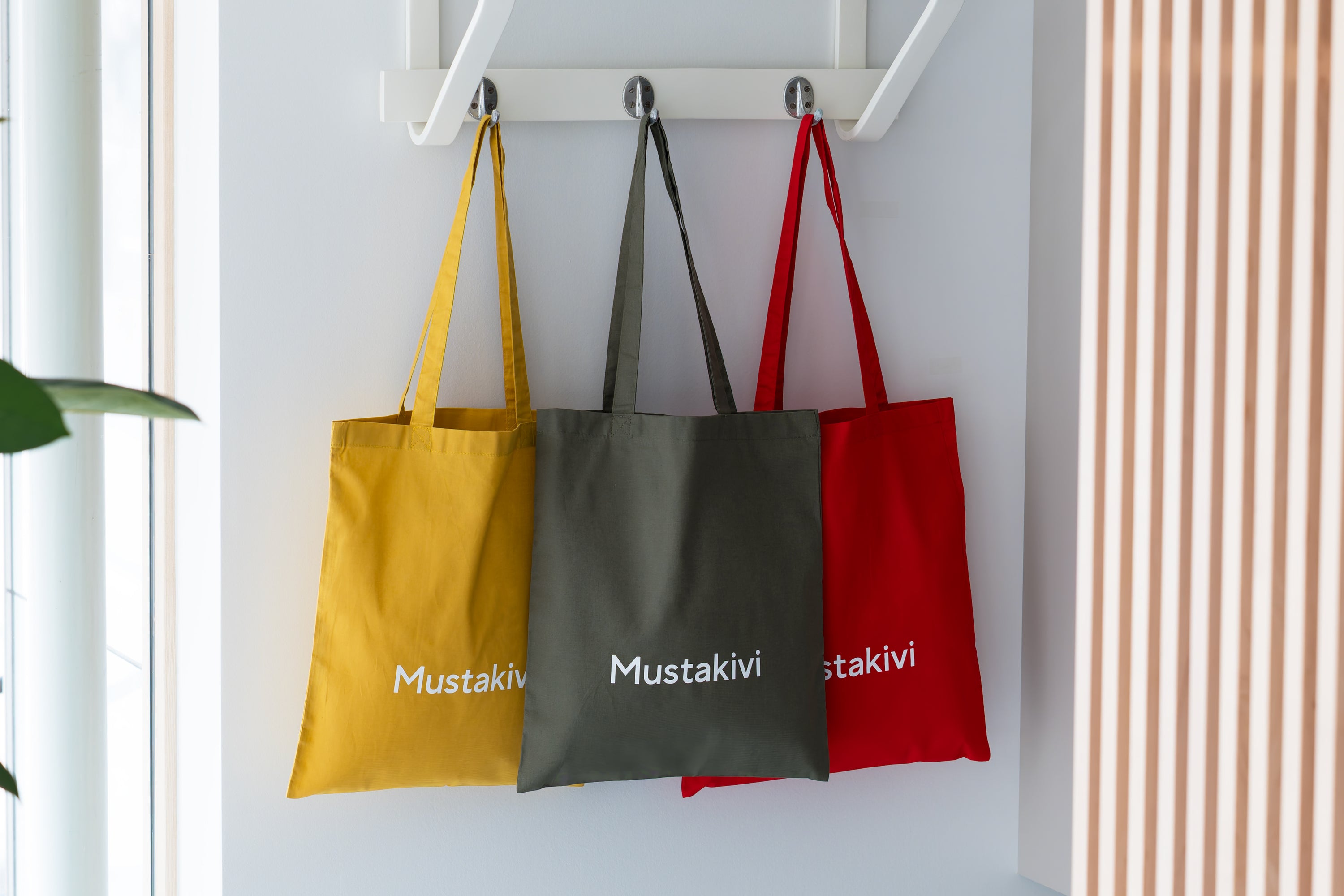 Mustakivi ロゴトートバッグ MUSTARD